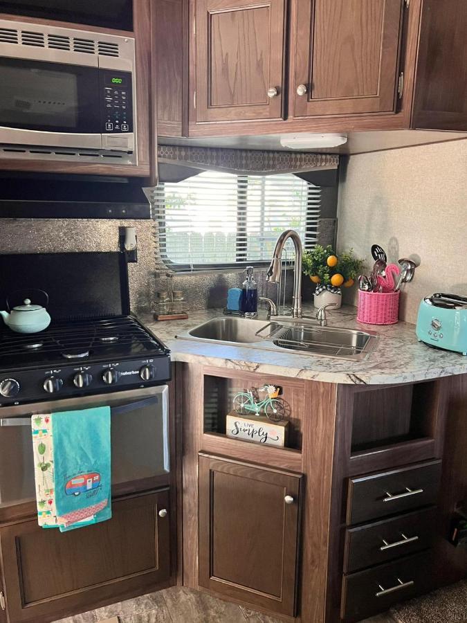 Rv Camper Paradise On The Wheels In Clearwater Beaches Ларґо Екстер'єр фото